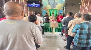 Warga Binaan Rutan Kelas IIA Ambon saat mengikuti ibadah bersama jemaat Gereja Waiheru, Sabtu (9/8). (Web. Ditjenpas)