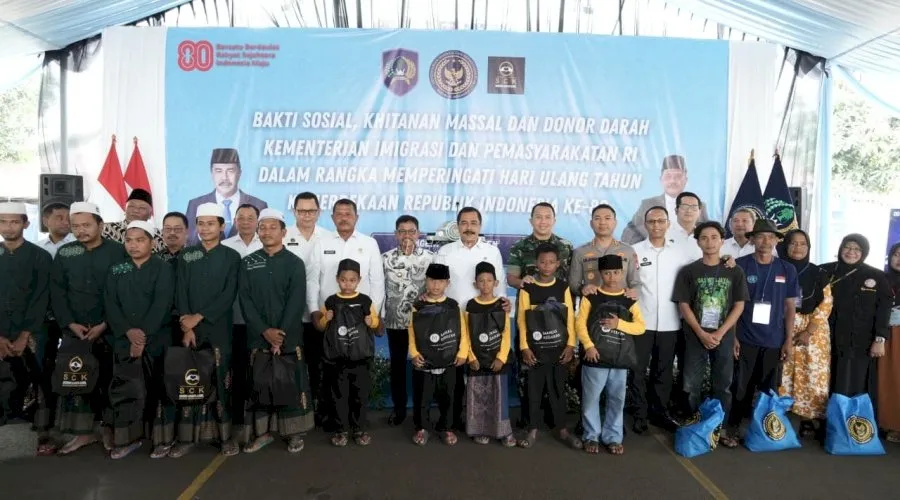 Kemenimipas gelar kegiatan bakti sosial (baksos) di Lembaga Pemasyarakatan Pemuda Kelas IIA Tangerang dan Kecamatan Jambe, Kamis (14/8). (Web Ditjenpas)