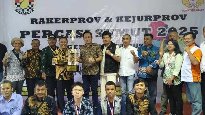 Ketum KONI Medan, Aswindy Fachrizal, mengapresiasi kemenangan kontingen Medan sebagai juara umum Kejurprov Percasi Sumut 2025. (Dok. Istimewa)