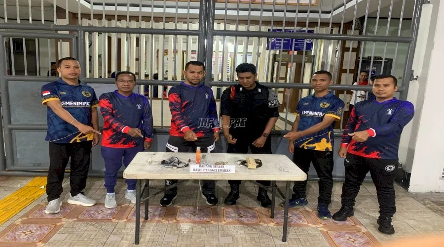 Lapas Kelas IIA Ambon kembali lakukan penggeledahan sebagai deteksi dini gangguan keamanan dan ketertiban (kamtib), Jumat (1/8). (Web.Ditjenpas)