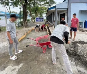 LPKA Kelas I Medan memberikan pelatihan skill konstruksi bangunan seperti pengecoran, perataan semen bagi Anak Binaan, Kamis (31/07) (Web.Ditjenpas)