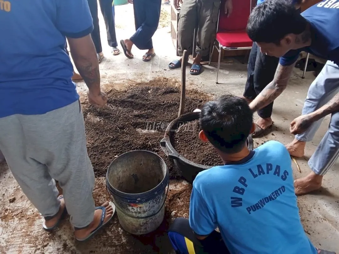 Lapas Purwokerto latih 20 warga binaan budidaya melon dengan bimbingan instruktur dari Dinas Pertanian Banyumas untuk kembangkan kemandirian. (Web Ditjenpas)