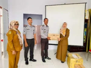 Lapas Kelas III Namlea mendapat dukungan dari Dinas Kesehatan (Dinkes) Kabupaten Buru berupa bantuan obat-obatan yang di terima Selasa (5/8). (Web_Ditjenpas)