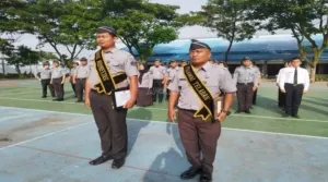 LPKA Kelas I Medan berikan penghargaan bagi petugas teladan dan petugas berprestasi, Senin (4/8). (Web.Ditjenpas)