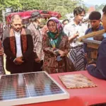 Expo Program Kerja Mahasiswa KKN USM memperkenalkan alat penyiram pertanian otomatis berbasis sensor dan kendali digital, di Alun-alun Bung Karno, Kabupaten Semarang, Minggu (3/8/2025). (Dok.Diskominfo Kab.Semarang)
