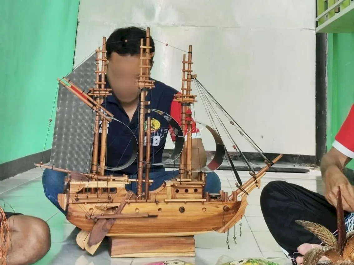 Lapas Kelas III Wahai kini tengah fokus menggali kreativitas Warga Binaan melalui berbagai karya kerajinan tangan pada program pembinaan kemandirian. (Dok.Ditjenpas)