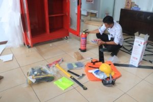 Lapas Pemuda Madiun terima APD pemadam kebakaran full set dari Ditjen PAS. (Dok: Humas Lapas Madiun)