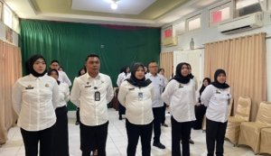 Seluruh pegawai Lapas Perempuan Palembang ikuti apel virtual Kemenko Kumham Imipas dari aula Lapas, Senin (15/9). (Dok: Humas Lapas Perempuan Palembang)