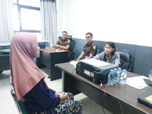 Petugas Lapas Kelas IIB Tual ikuti asesmen BNN Tual untuk identifikasi tersangka narkoba dan rancang program rehabilitasi berkelanjutan. (Dok: Humas Lapas Tual)