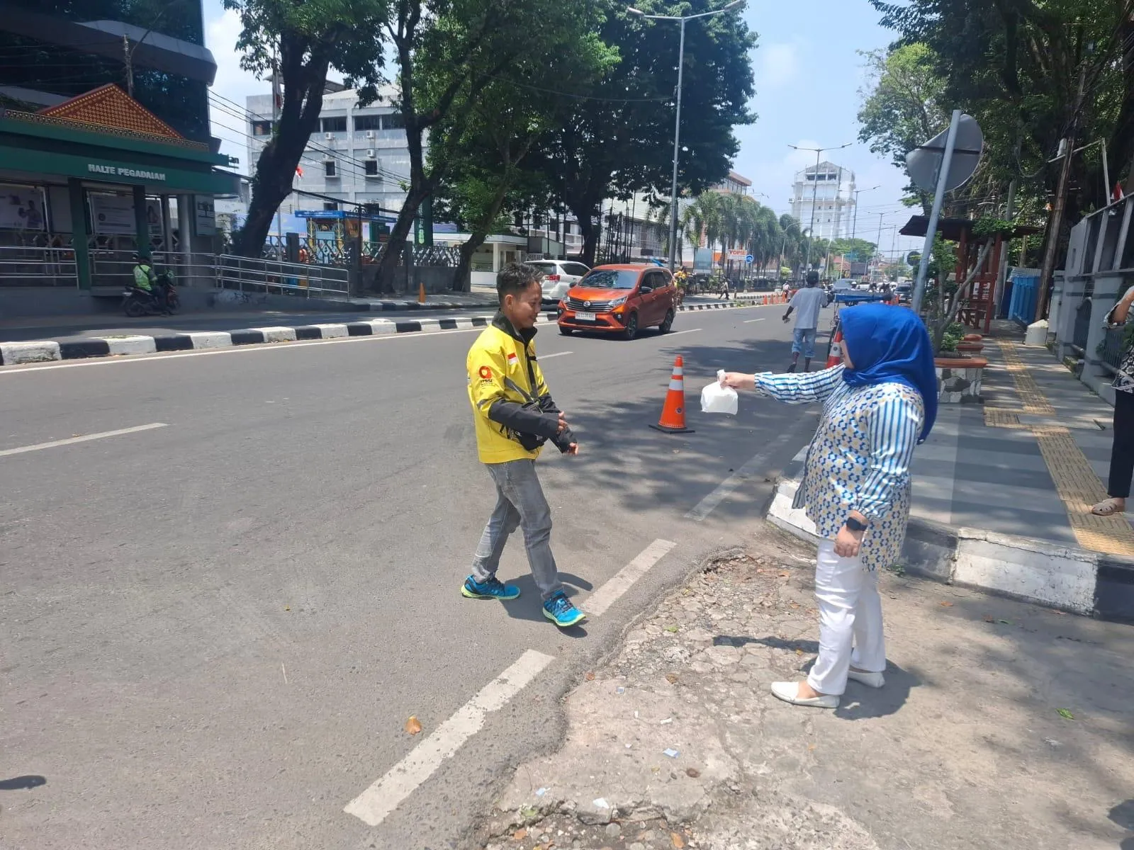 Lapas Perempuan Kelas IIA Palembang gelar Jumat Berkah dengan donasi pegawai dan produksi 50 bungkus bakso warga binaan untuk masyarakat (26/09). (Dok: Humas Lapas Perempuan Palembang)