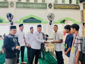 Lapas Narkotika Jakarta salurkan bantuan sosial bagi 15 anak yatim, dihadiri pejabat, pegawai, dan warga binaan, dipimpin Kalapas Dr. Syarpani. (Dok: Humas Lapas Narkotika Jakarta)
