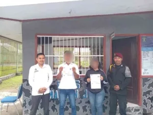 Dua orang warga binaan resmi menghirup udara kebebasan setelah menjalani masa pidana, Senin(22/09). (Dok: Humas Lapas Piru)