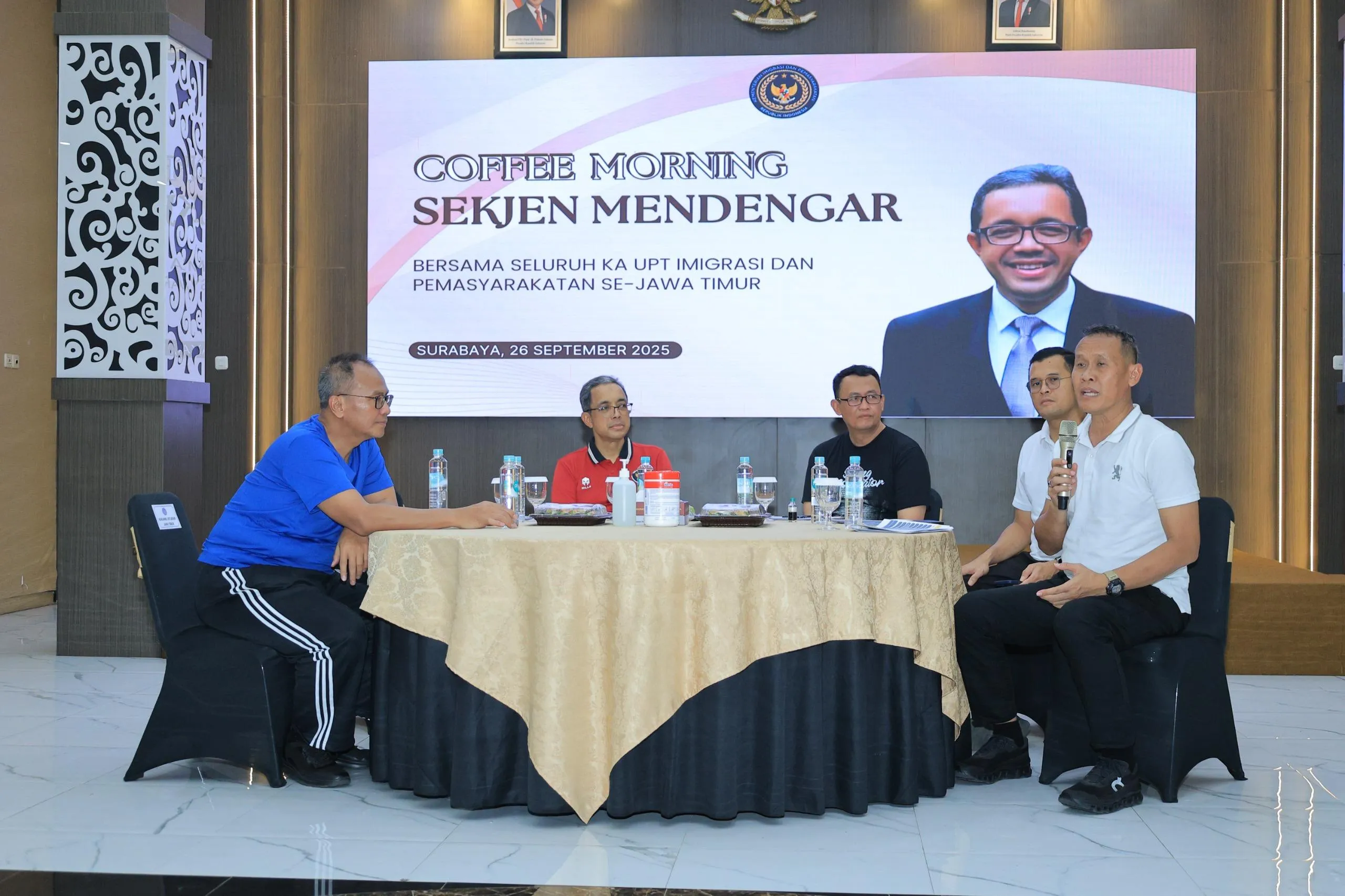Kalapas Pemuda Madiun hadiri Coffee Morning dan Jumat Sehat bersama Sekjen Kemenimipas di Kanim Khusus TPI Surabaya. (Dok: Humas Lapas Pemuda Madiun)