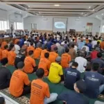Lapas Kelas IIA Yogyakarta gelar doa bersama di Masjid Al-Fajar, Senin (1/9), diikuti ratusan warga binaan dan pegawai, serentak se-Indonesia atas arahan Ditjenpas. (Dok: Humas Lapas Yogyakarta)