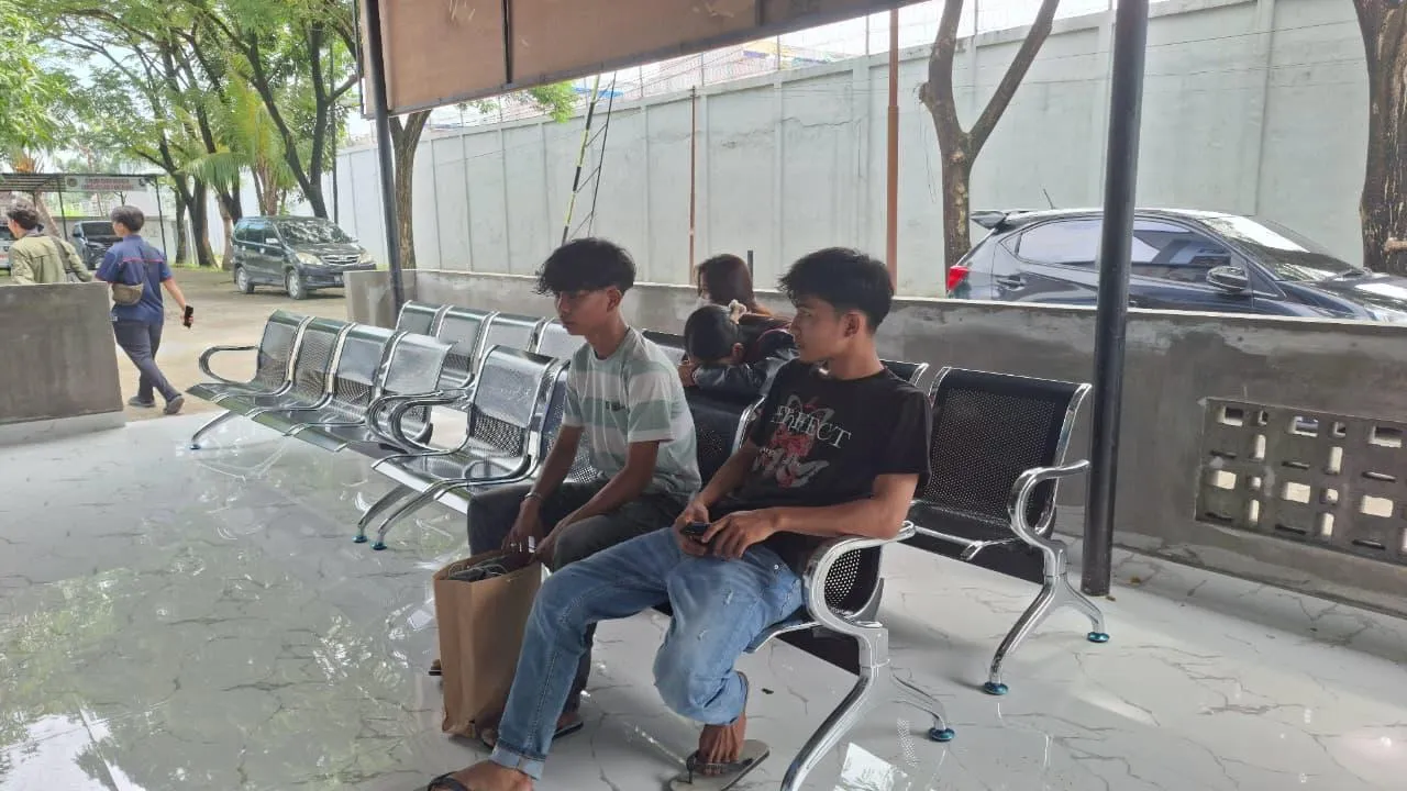 LPKA Kelas I Medan tambah fasilitas kursi ruang tunggu demi tingkatkan kenyamanan pengunjung saat kunjungan anak binaan. (Dok: Humas LPKA Medan)