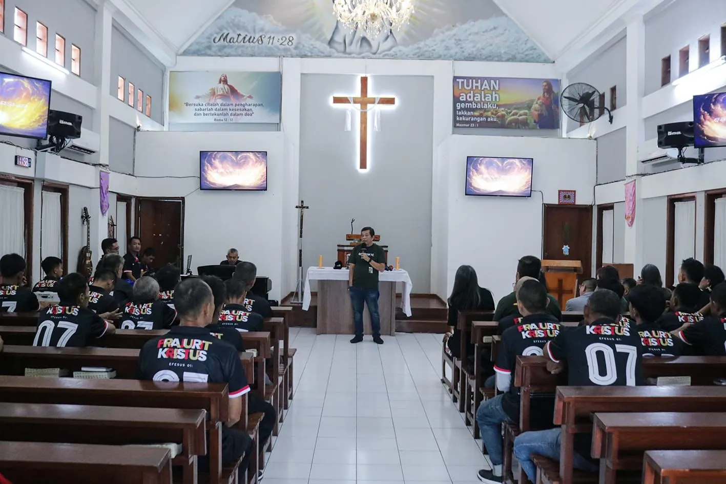 Ibadah Khidmat Warga Binaan Lapas Cibinong Bersama GBI Glow