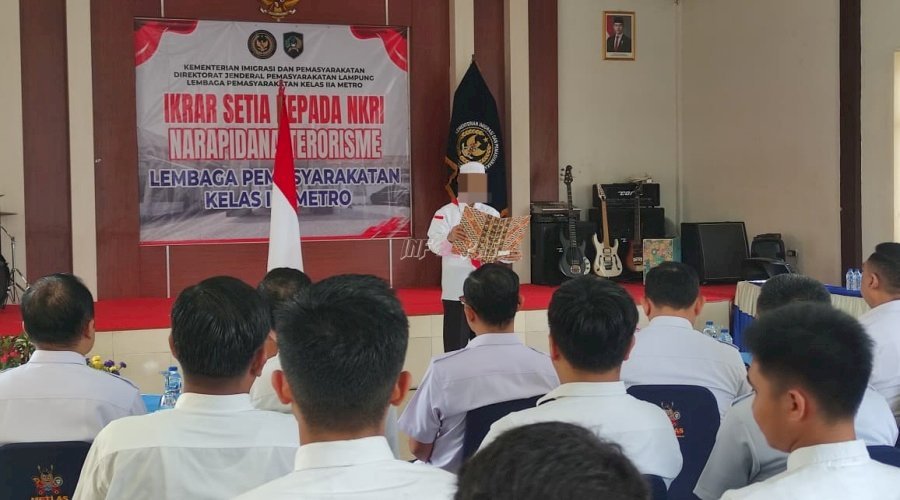 Narapidana terorisme di Lapas Kelas IIA Metro menyatakan ikrar setia kepada NKRI, menunjukkan keberhasilan pembinaan dan sinergi deradikalisasi antarinstansi. (Dok: Web Ditjenpas)