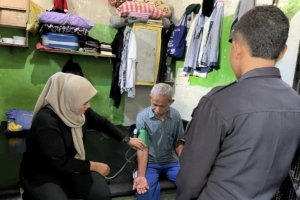 Lapas Kelas III Wahai luncurkan layanan Perling, pemeriksaan kesehatan jemput bola ke kamar WBP sebagai upaya pemenuhan hak kesehatan secara rutin. (Dok: Humas Lapas Wahai)