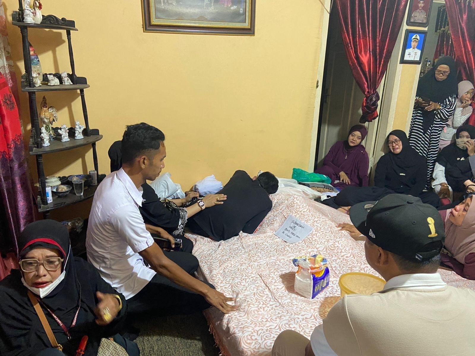 Lapas Kelas IIA Bulukumba beri izin luar biasa bagi narapidana untuk hadiri pemakaman ibunda di Gowa, Kamis (4/9). (Dok: Humas Lapas Bulukumba)