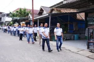 Jalan santai pegawai LPKA Kelas I Palembang hadirkan suasana akrab dan ceria, mempererat kebersamaan serta hubungan antarpegawai. (Dok: Humas LPKA Palembang)