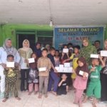 Lapas Perempuan Palembang gelar Jumat Berkah dengan membagikan 30 snack ke panti asuhan dan 50 rice bowl ke warga, hasil donasi pegawai dan produksi warga binaan (19/09). (Dok: Humas Lapas Perempuan Palembang)