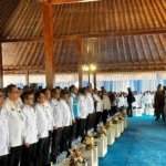 Kalapas Purwokerto, Aliandra Harahap, hadiri penyerahan alat pertanian, penanaman kelapa, dan peninjauan program ketahanan pangan di Nusakambangan, Selasa (9/9/2025). (Dok: Humas Lapas Purwokerto)