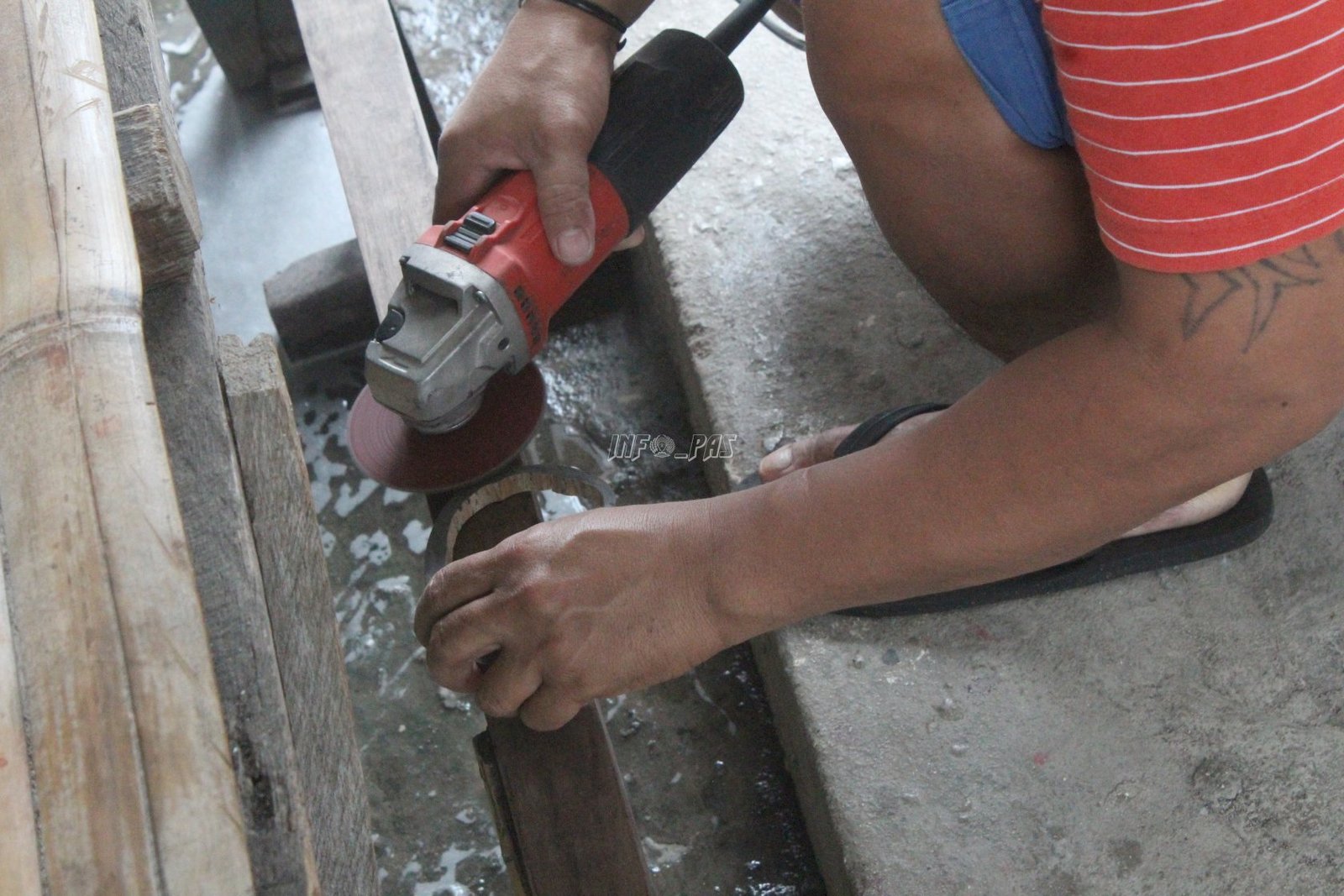 Kreativitas Warga Binaan Lapas Wonreli tumbuh lewat pembuatan gelang dari tanduk kerbau sebagai bekal keterampilan dan kemandirian masa depan. (Dok: Web Ditjenpas)