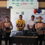 LPKA Kelas II Ambon serahkan sandal dan pakaian dalam kepada 26 anak binaan secara simbolis di aula LPKA, Sabtu (27/9). (Dok: Humas LPKA Ambon)