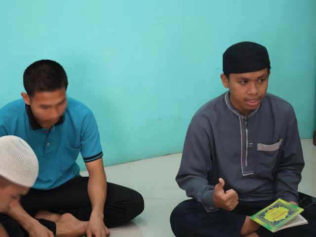 LPKA Kelas II Ambon gelar pembinaan rohani Islam bagi anak binaan melalui tausiah oleh Kemenag Ambon di Masjid Baitul Rahman, Jumat (19/9). (Dok: Humas LPKA Ambon)