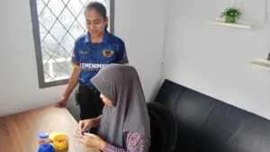 Lapas Kelas IIB Tual optimalkan program rajutan bagi warga binaan perempuan untuk bekali keterampilan dan hasilkan produk bernilai jual. (Dok: Humas Lapas Tual)