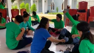 Lapas Perempuan Kelas III Palu menggelar pelatihan kemandirian anyam tali kur bagi 31 Warga Binaan Pemasyarakatan, Rabu (24/9). (Dok: Humas Lapas Perempuan Palu)