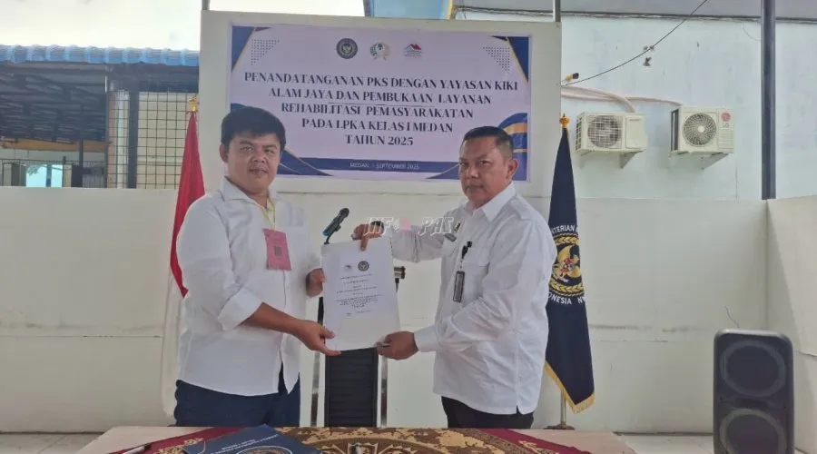 LPKA Kelas I Medan resmikan layanan rehabilitasi Pemasyarakatan lewat kerja sama dengan Yayasan Kiki Alam Jaya, disaksikan petugas dan Anak Binaan, Selasa (2/9). (Dok: Humas LPKA Medan)