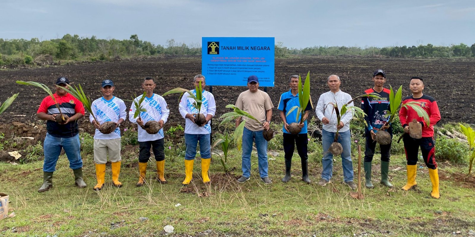 Kanwil Ditjenpas Kalimantan Selatan tinjau lahan program Brigade Pangan yang berlokasi di Desa Pagatan Besar, Kecamatan Takisung, Kabupaten Tanah Laut, Minggu (7/9). (Dok: Web Ditjenpas)