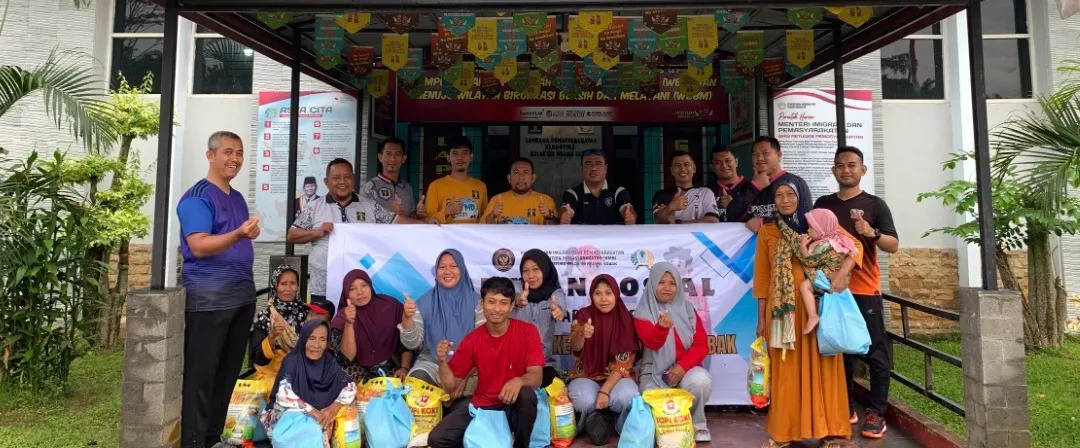 Lapas Muara Sabak Salurkan Bantuan Sosial ke Warga Sekitar