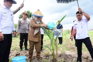 Lapas Perempuan Gorontalo Ikut Tanam Pohon Kelapa Serentak