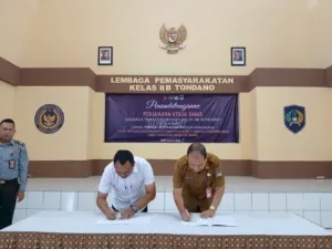 Lapas Kelas IIB Tondano dan Dinas Pendidikan Minahasa teken PKS pendidikan kesetaraan Paket A, B, dan C bagi Warga Binaan. (Dok: Humas Lapas Tondano)