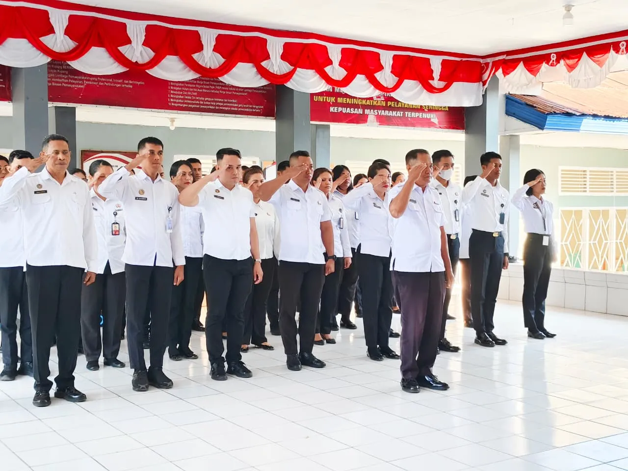 Kalapas Kelas IIA Kupang sosialisasikan larangan judi online kepada pegawai saat apel pagi, tindak lanjut surat edaran Dirjen Pemasyarakatan. (Dok: Humas Lapas Kupang)