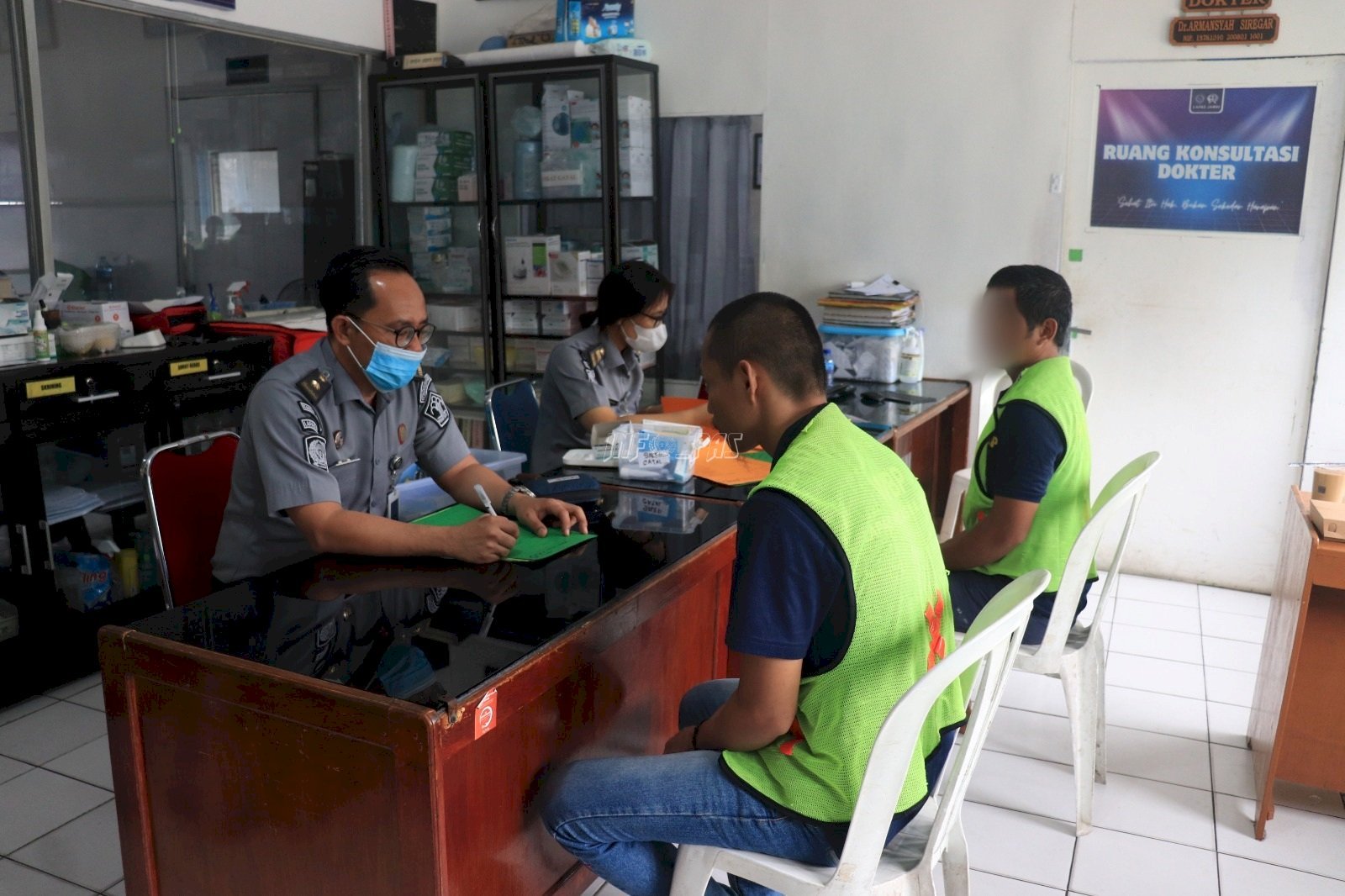 Lapas Kelas IIA Jambi penuhi hak Warga Binaan lewat layanan kesehatan rutin, termasuk pemeriksaan oleh tim medis dan psikolog. (Dok: Web Ditjenpas)