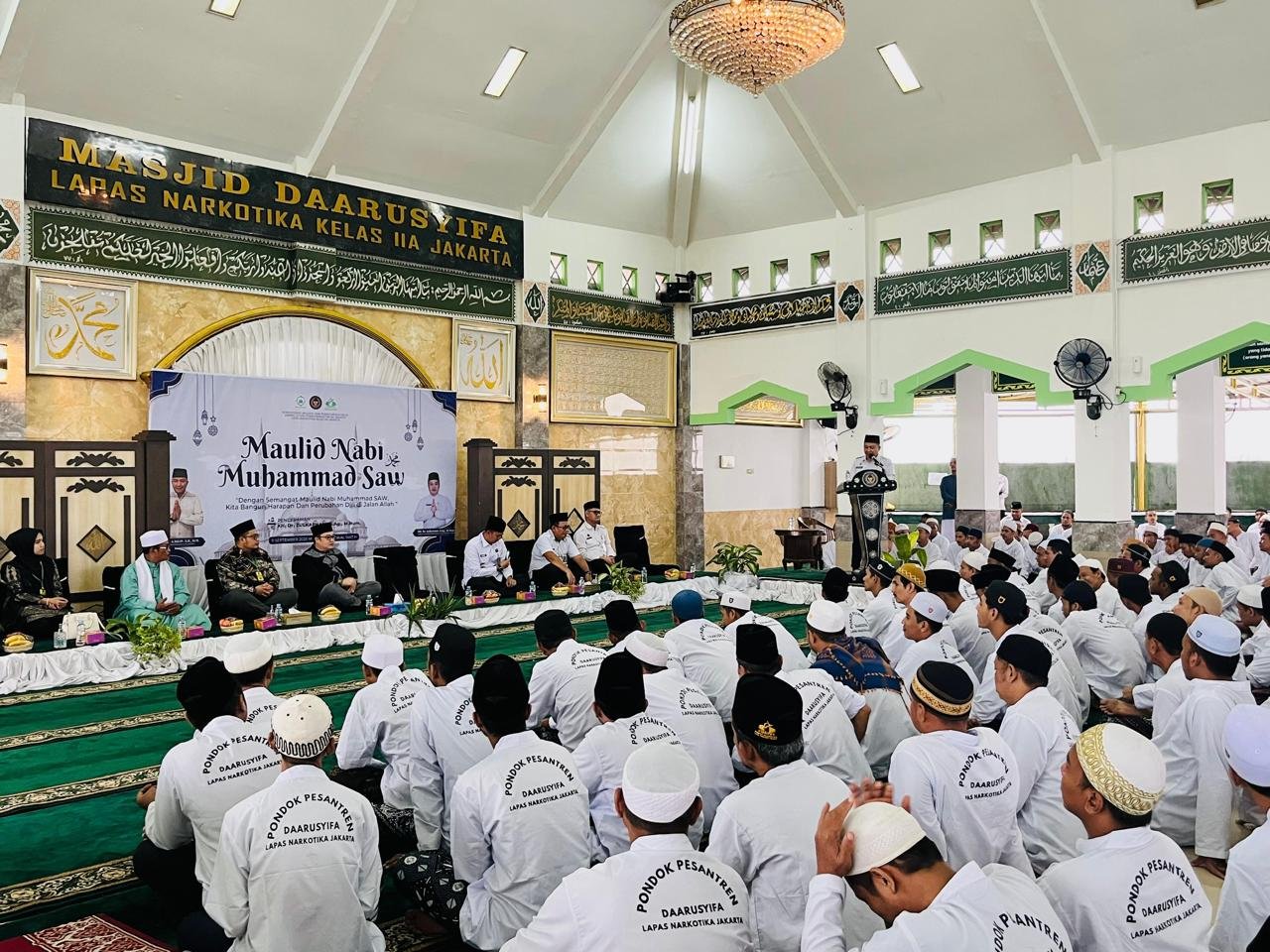 Lapas Narkotika Jakarta gelar Maulid Nabi di Masjid Daarusyifa untuk menumbuhkan semangat keagamaan dan meneladani akhlak Rasulullah SAW. (Dok: Humas Lapas Narkotika Jakarta)