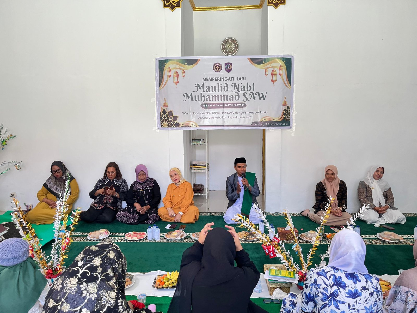 Lapas Perempuan Ambon gelar Maulid Nabi penuh khidmat, diikuti Kalapas, pejabat, pegawai, dan warga binaan muslim dengan semangat kebersamaan. (Dok: Humas Lapas Perempuan Ambon)