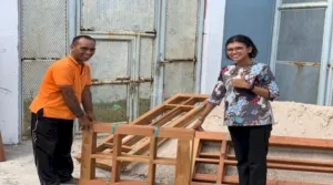 Lapas Kelas III Saumlaki kirim produk mebel karya Warga Binaan ke Ambon sebagai hasil pembinaan kemandirian. (Dok: Humas Lapas Saumlaki)