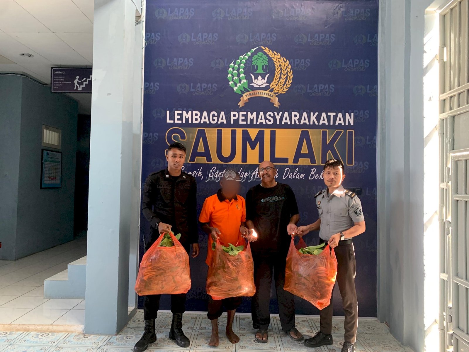 Lapas Kelas III Saumlaki panen sawi hasil pembinaan kemandirian, untuk kebutuhan dapur dan dijual ke masyarakat dengan harga terjangkau. (Dok: Web Ditjenpas)