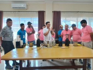 Bapas Kelas II Ambon gandeng BPVP dan Griya Abhipraya Bupolo adakan pelatihan barista untuk tingkatkan keterampilan dan kemandirian klien, Selasa (9/9). (Dok: Bapas Ambon)