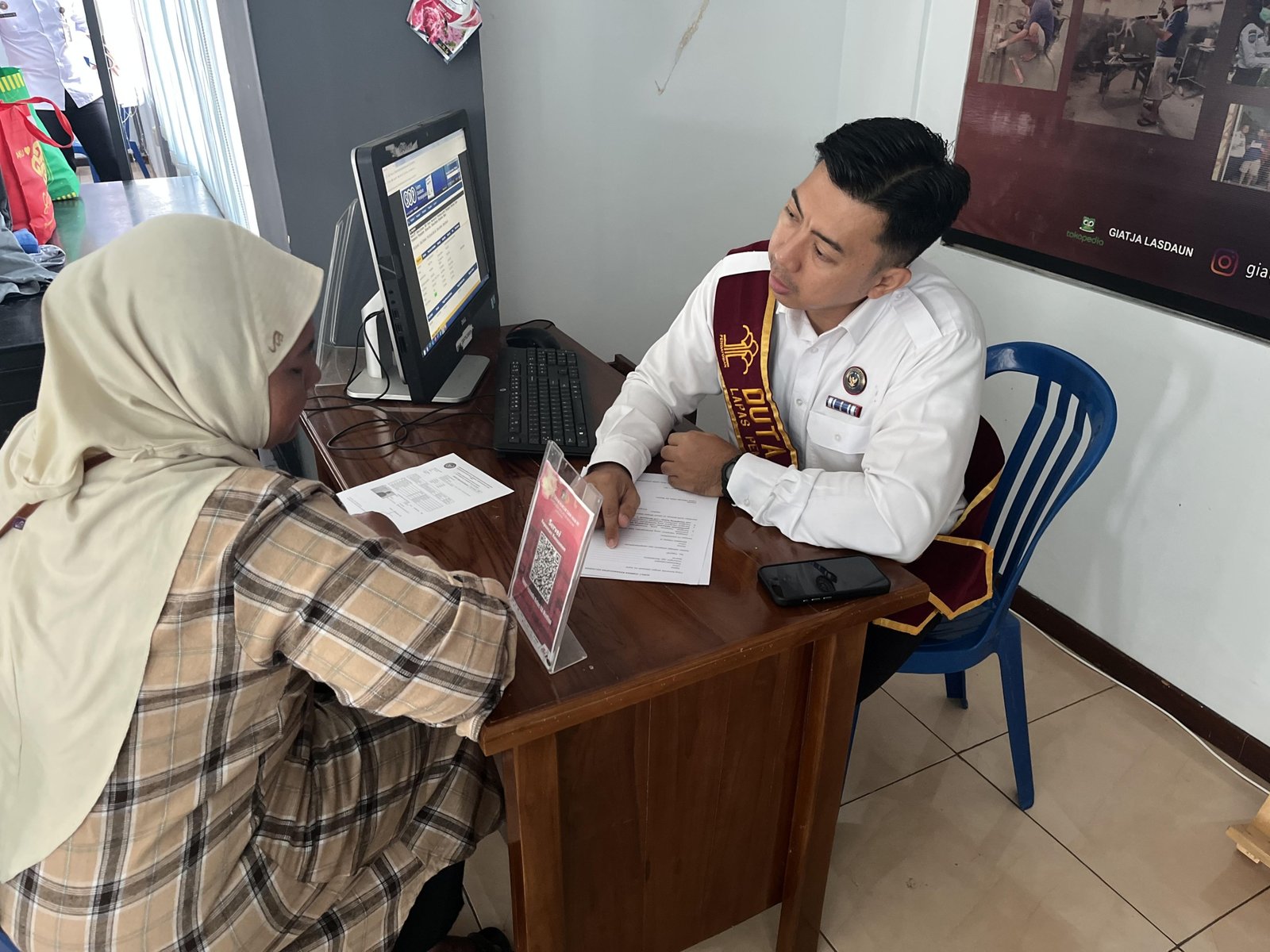 Lapas Pemuda Madiun buka Layanan Informasi di ruang pendaftaran untuk pelayanan prima dan transparan, 16/9. (Dok: Humas Lapas Pemuda Madiun)