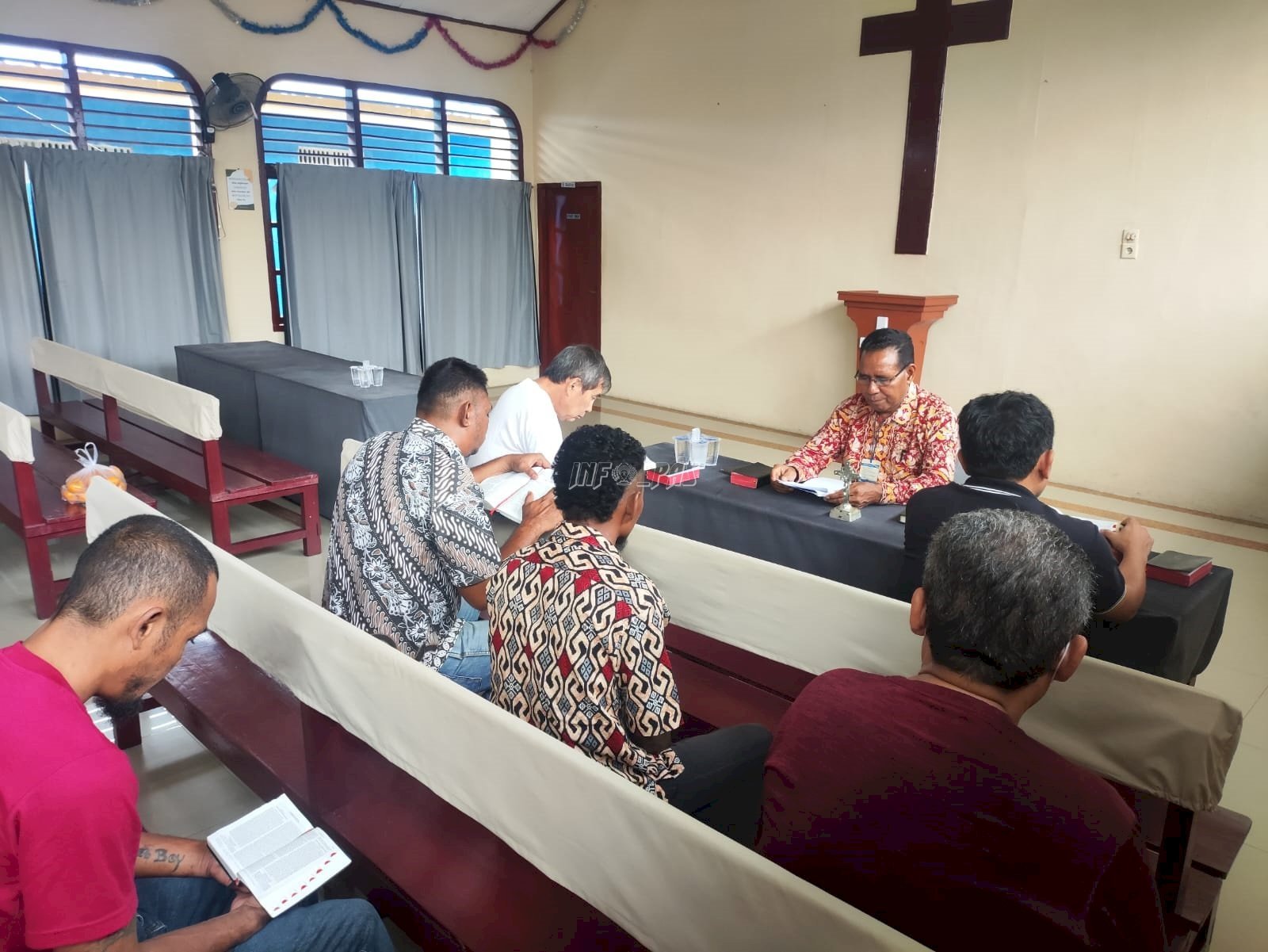 Lapas Jambi gelar pembinaan rohani Katolik bagi Warga Binaan bersama pendamping dari Kanwil Kemenag Jambi, Kamis (11/9). (Dok: Web Ditjenpas)