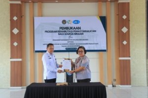 Lapas Pemuda Kelas IIA Madiun buka Program Rehabilitasi dan tanda tangan kerjasama dengan Yayasan Bambu Nusantara di Aula Adi Sujatno, Senin (15/09). (Dok: Humas Lapas Pemuda Madiun)