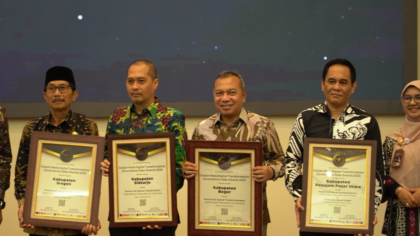 Pemkab Bogor Raih Penghargaan GM-DTGI dari UGM