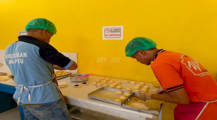 Program kemandirian Warga Binaan Lapas Piru berhasil dengan produk roti aneka rasa yang semakin dikenal dan diminati masyarakat. (Dok: Web Ditjenpas)