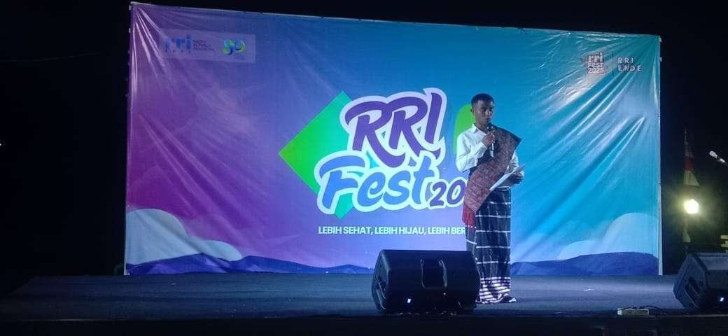 Rasta Japa, Warga Binaan Lapas Ende, tampil memukau di Pentas Seni RRI Fest 2025 yang digelar di pelataran RRI Ende, Jumat (5/9/2025). (Lady Badin)