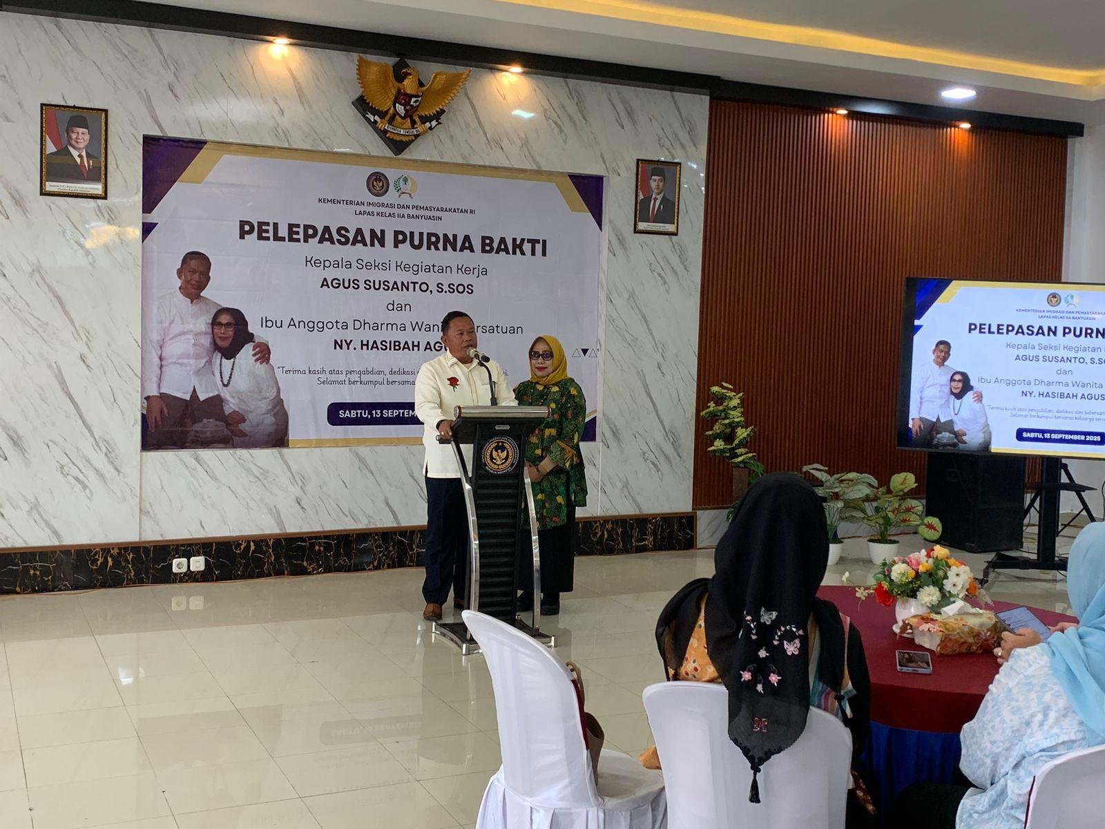 Lapas Kelas IIA Banyuasin gelar acara purna bakti Kasi Kegiatan Kerja, Agus Susanto dan istri, Sabtu (13/09/2025). (Dok: Humas Lapas Banyuasin)